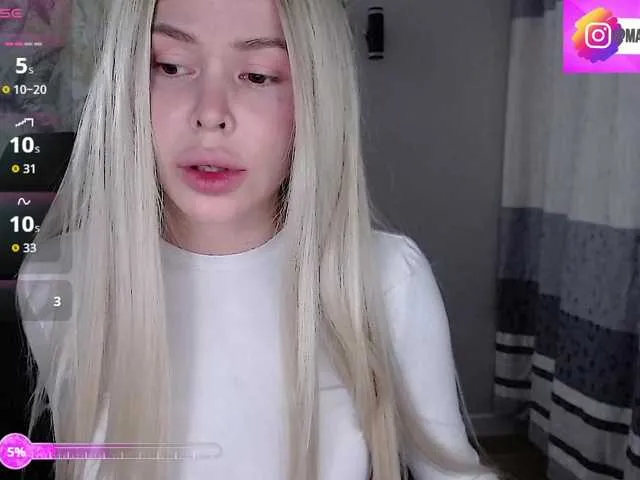 Live sex webcam photo for Foxymoxy19 #292270741