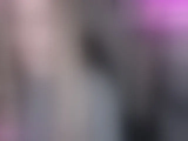 Live sex webcam photo for Foxymoxy19 #292976030
