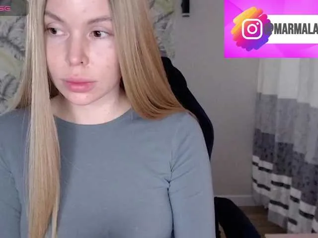 Live sex webcam photo for Foxymoxy19 #293659134