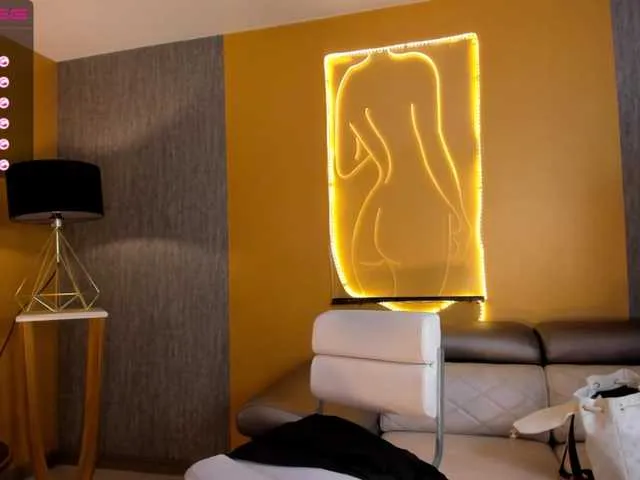 Live sex webcam photo for FrancescaMay #273541195