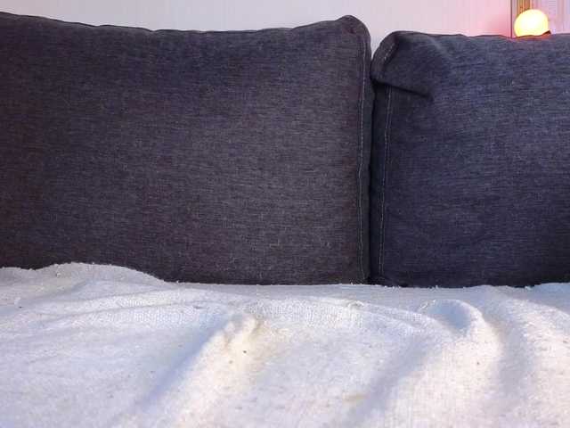 Live sex webcam photo for FrankieFoxie #290772160