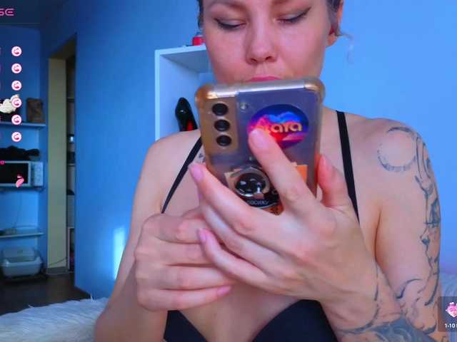 Live sex webcam photo for FrankieFoxie #291028669