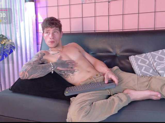 Live sex webcam photo for French-sexx #292196743