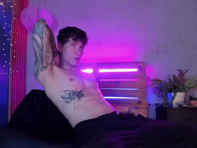 Live sex webcam photo for French-sexx #292384107