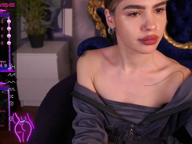 Live sex webcam photo for FreyaMoonss #277700676