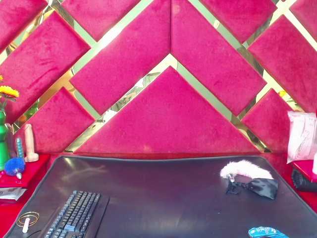 Live sex webcam photo for FreyjaNaugthy #290862701