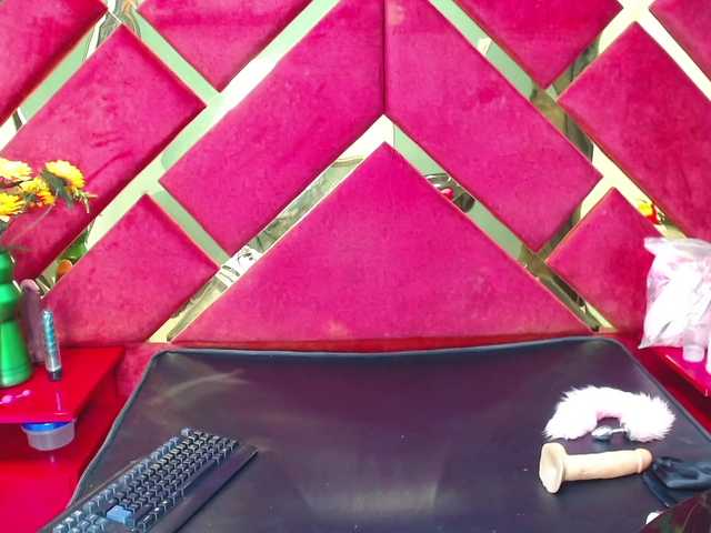 Live sex webcam photo for FreyjaNaugthy #290937928