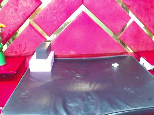 Live sex webcam photo for FreyjaNaugthy #291331476