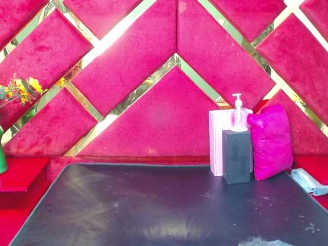 Live sex webcam photo for FreyjaNaugthy #291765461