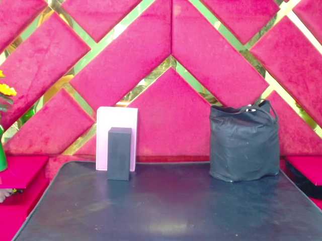 Live sex webcam photo for FreyjaNaugthy #291878556