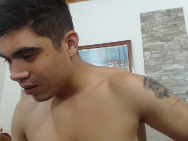 Live sex webcam photo for Fuckboy-201 #277527749