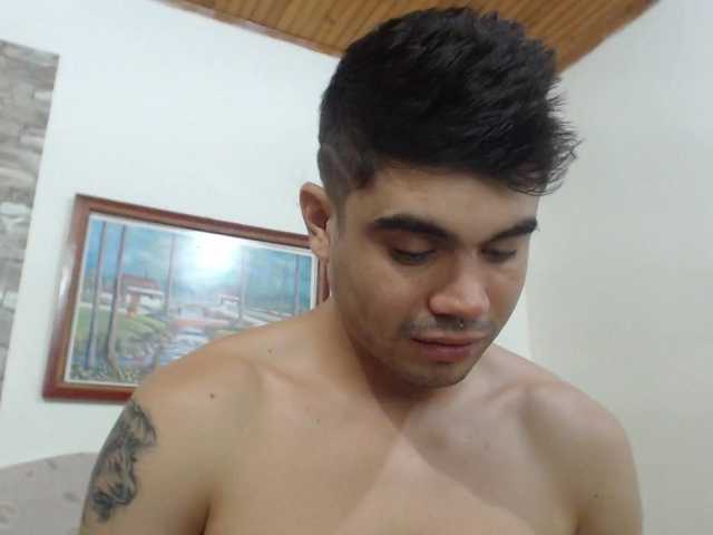 Live sex webcam photo for Fuckboy-201 #277618678