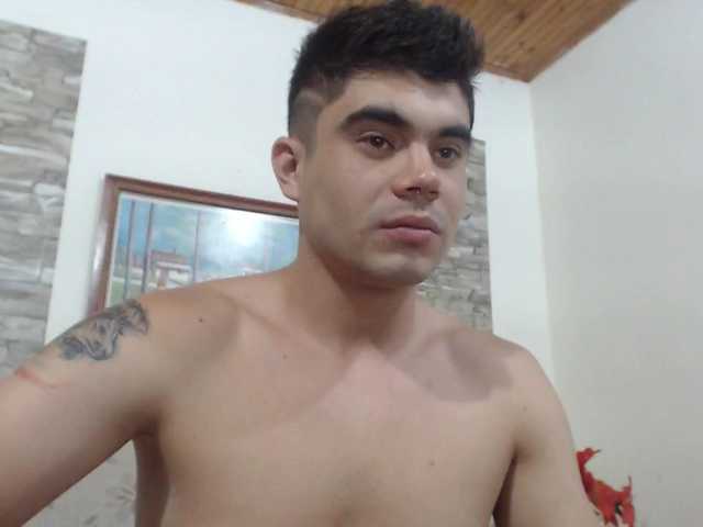 Live sex webcam photo for Fuckboy-201 #277624791