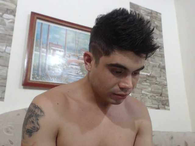 Live sex webcam photo for Fuckboy-201 #277669350