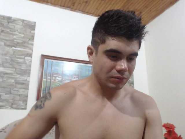 Live sex webcam photo for Fuckboy-201 #277688234