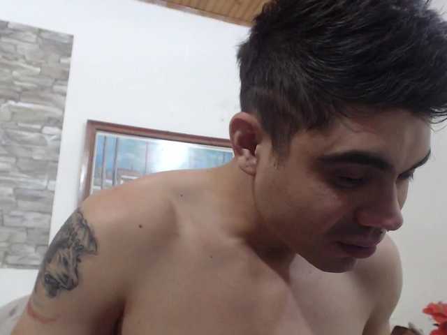 Live sex webcam photo for Fuckboy-201 #277694835