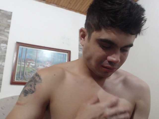 Live sex webcam photo for Fuckboy-201 #277701983