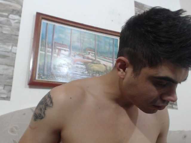 Live sex webcam photo for Fuckboy-201 #277708974