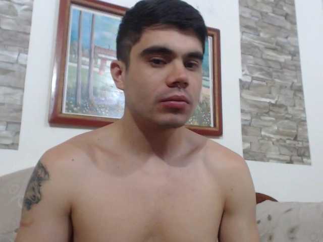 Live sex webcam photo for Fuckboy-201 #277715383