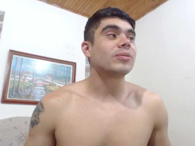 Live sex webcam photo for Fuckboy-201 #277734560