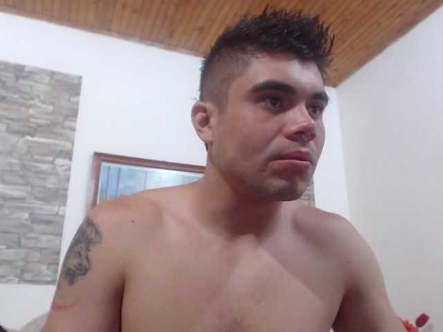 Live sex webcam photo for Fuckboy-201 #278048823