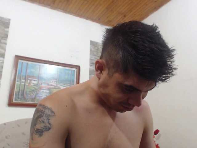 Live sex webcam photo for Fuckboy-201 #278050300