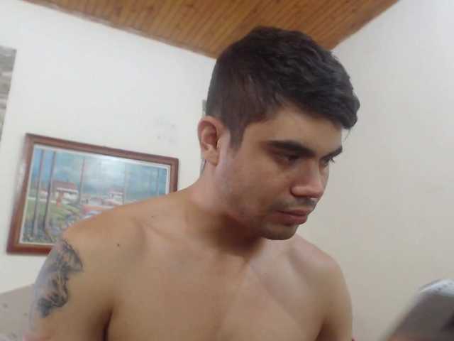 Live sex webcam photo for Fuckboy-201 #278147889