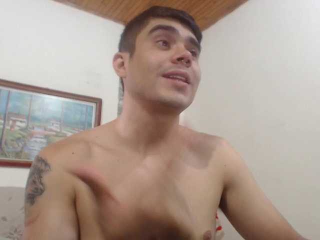 Live sex webcam photo for Fuckboy-201 #278154643