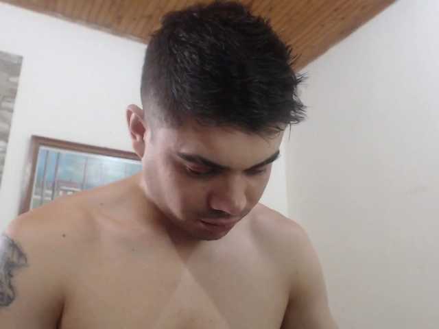 Live sex webcam photo for Fuckboy-201 #278210206