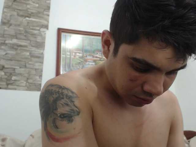 Live sex webcam photo for Fuckboy-201 #285112718