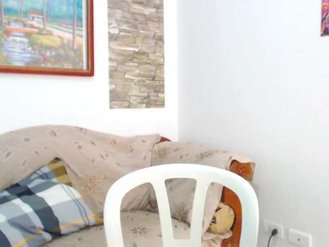 Live sex webcam photo for Fuckboy-201 #290902233