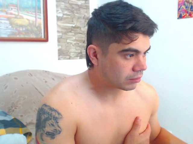 Live sex webcam photo for Fuckboy-201 #291035618