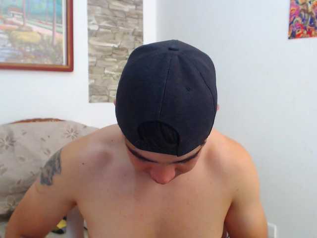 Live sex webcam photo for Fuckboy-201 #291071270