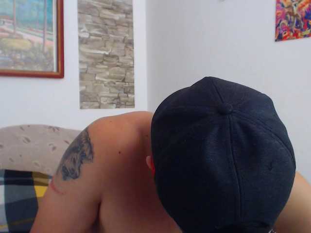 Live sex webcam photo for Fuckboy-201 #291113138