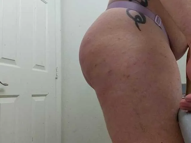 Live sex webcam photo for Fuckmyassg00d #292259820