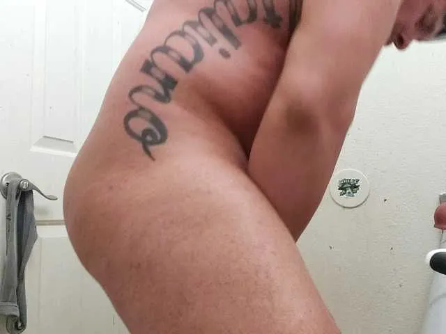 Live sex webcam photo for Fuckmyassg00d #292429553
