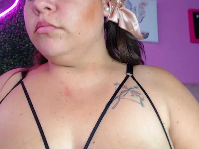 Live sex webcam photo for Fuckmyboobs #277577433