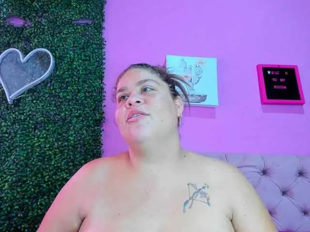 Live sex webcam photo for Fuckmyboobs #277867661