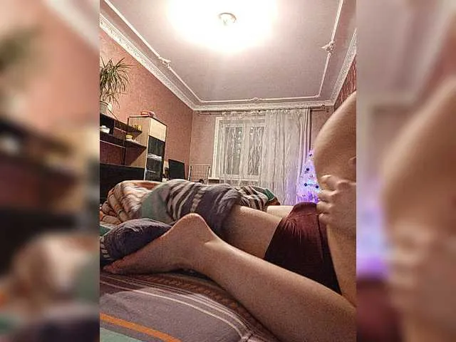 Live sex webcam photo for G-Foxxx #271968146