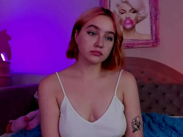 Live sex webcam photo for G-L-O-R-I-A #274471352