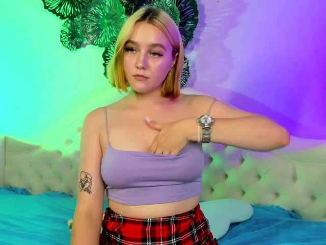 Live sex webcam photo for G-L-O-R-I-A #274625438