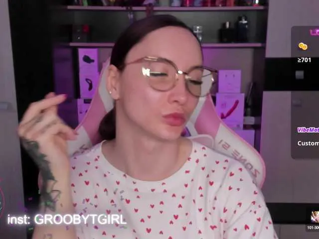 Live sex webcam photo for G-O-D-D-E-S-S #290943688