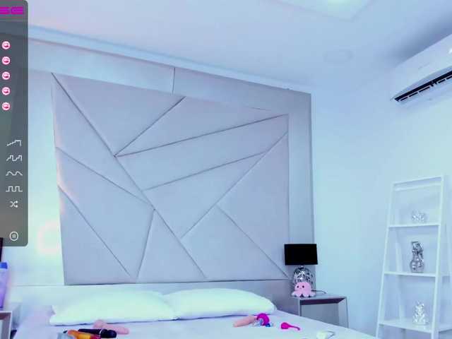 Live sex webcam photo for GABRIELAdelaT #272092376