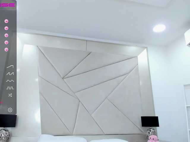 Live sex webcam photo for GABRIELAdelaT #272308497