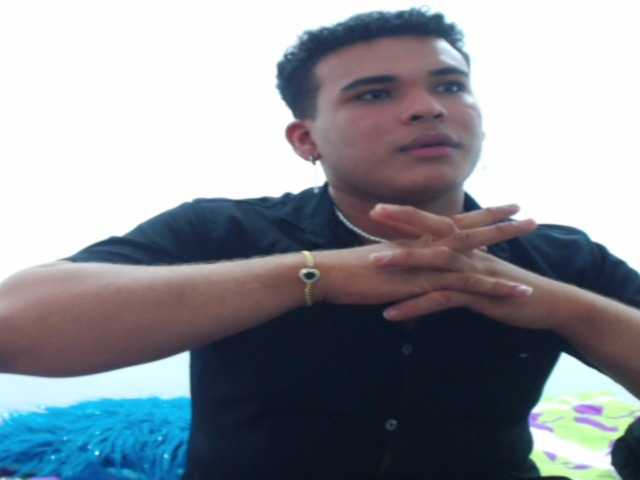 Live sex webcam photo for GIAN-HOT #277255220