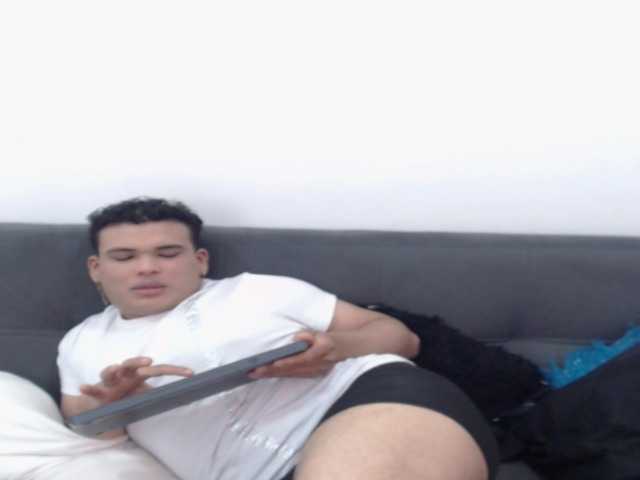 Live sex webcam photo for GIAN-HOT #277262186