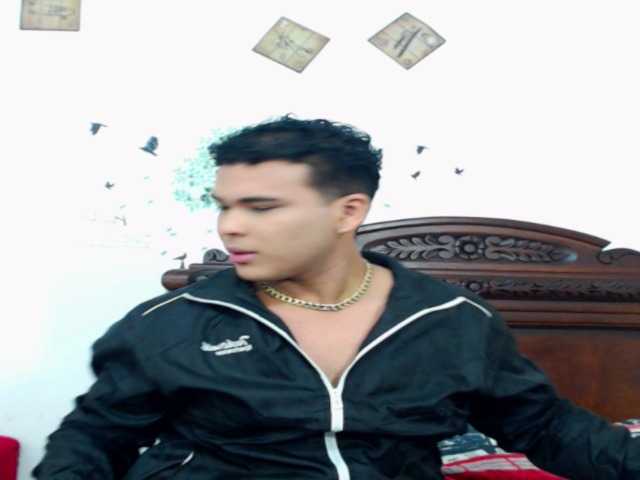 Live sex webcam photo for GIAN-HOT #277276475