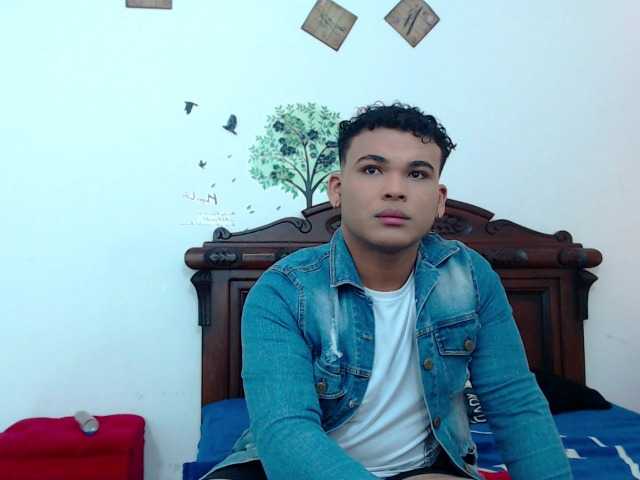 Live sex webcam photo for GIAN-HOT #277290703