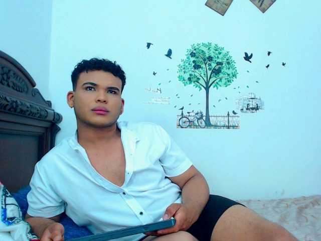 Live sex webcam photo for GIAN-HOT #277303444