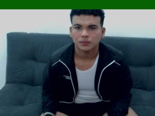 Live sex webcam photo for GIAN-HOT #277339873